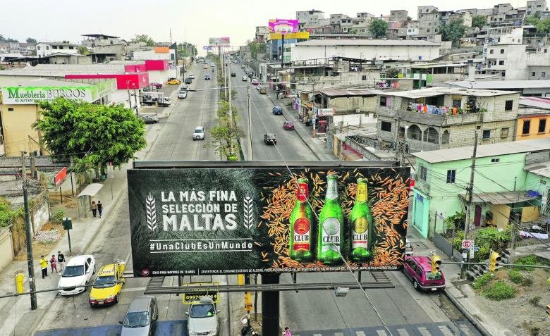 publicida ubicada en la avenida Las Aguas - Ecuador